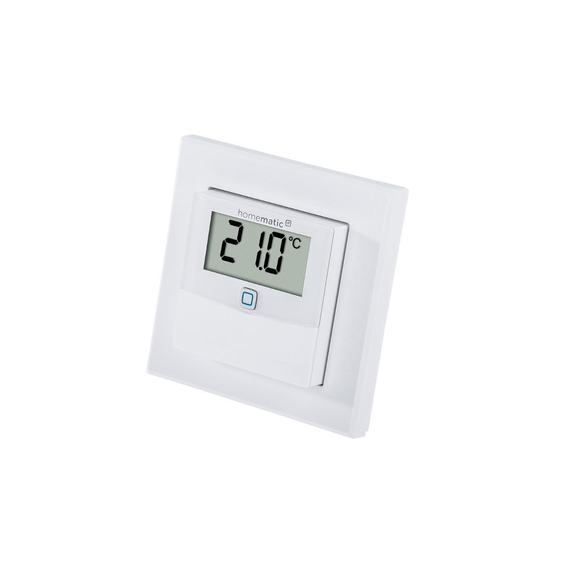 Homematic IP Temperatur- und Luftfeuchtigkeitssensor mit Display – innen in weiß schräg