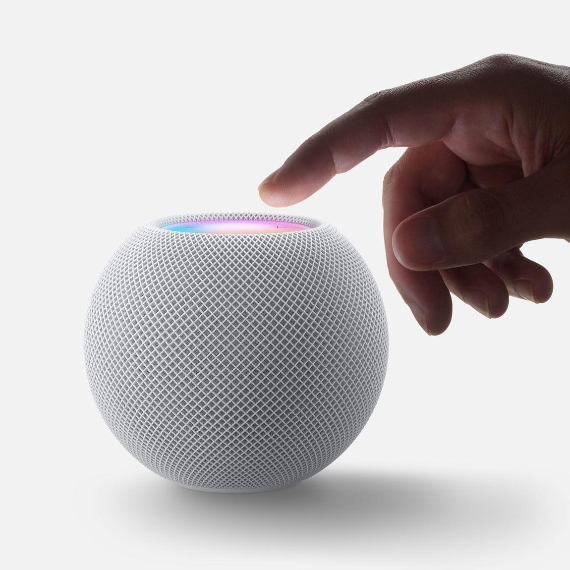 Apple HomePod mini mit Hand gesteuert