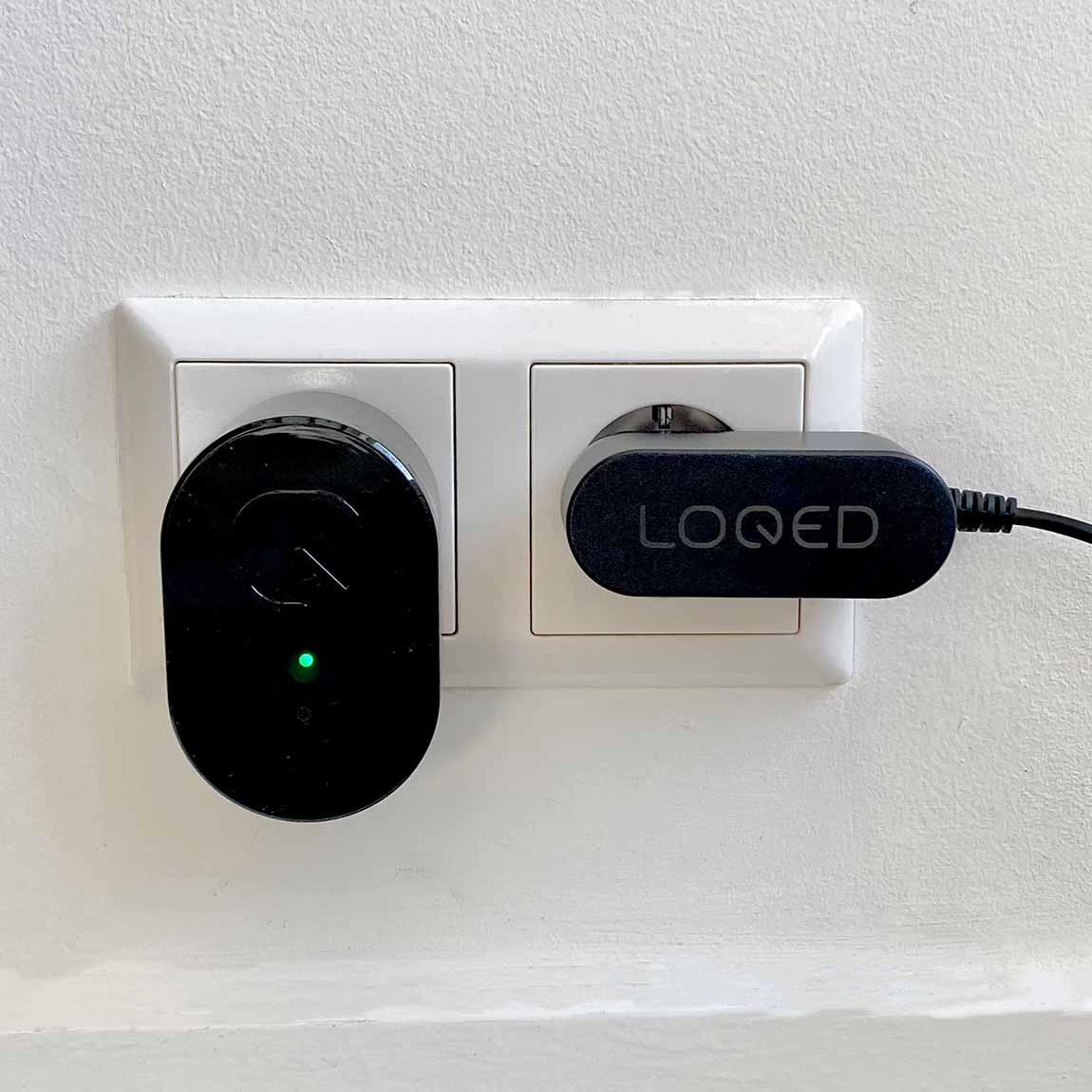 LOQED Touch Smart Lock – Black Edition + Power Kit_Kit_in_Aktion_2