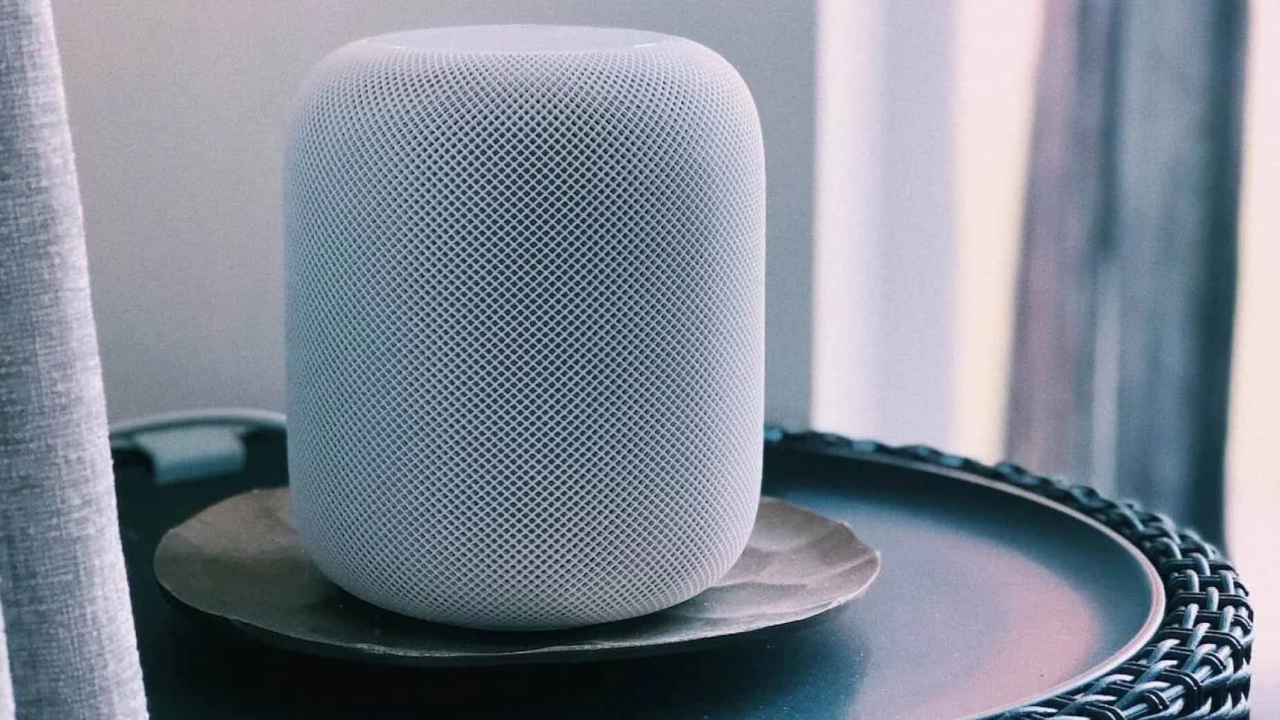 Apple HomePod auf dem Beistelltisch