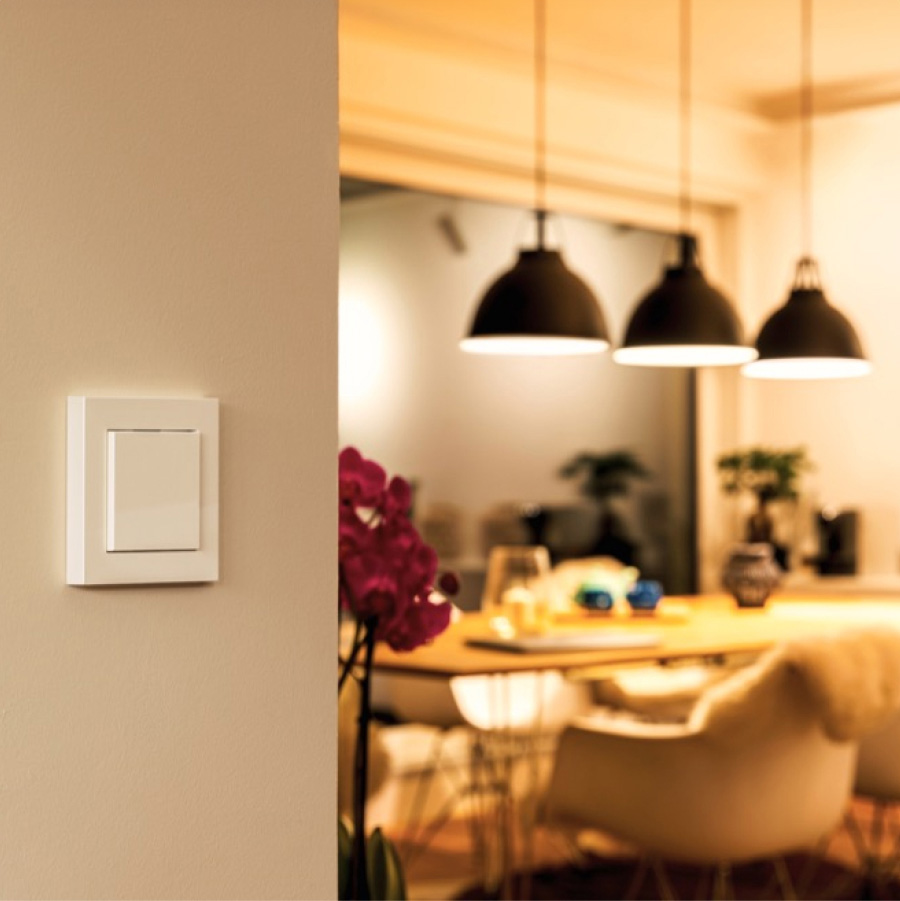 Eve Light Switch an der Wand zum Esszimmer