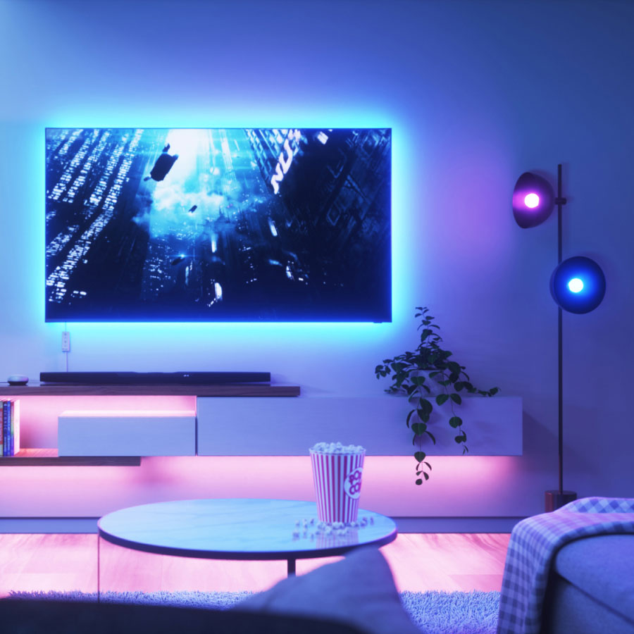 Smartes TV-Backlight für Fernseher im Wohnzimmer mit verschiedenen Blautönen